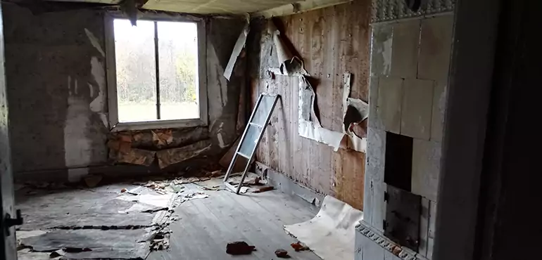 Why Selling a Distressed House Through Traditional Methods Fails in Hialeah